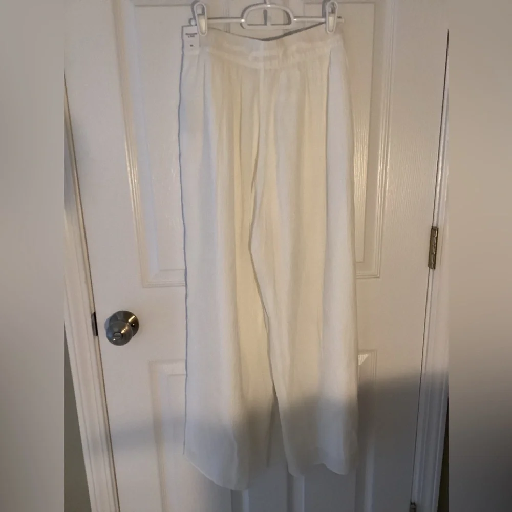 Abercrombie & Fitch Cream Wide Leg Pants High-Rise (PRICEDROP) - Picture 5 of 8